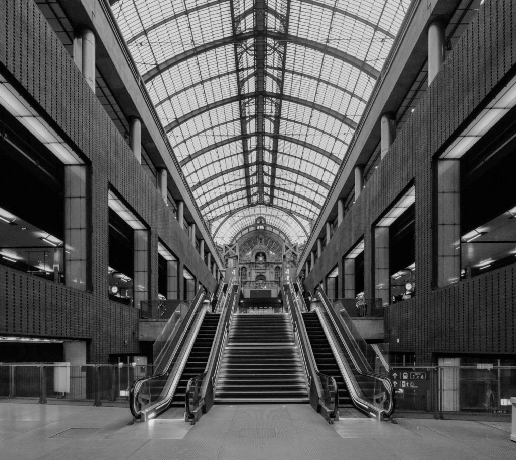 Antwerpen centraal station zwart wit